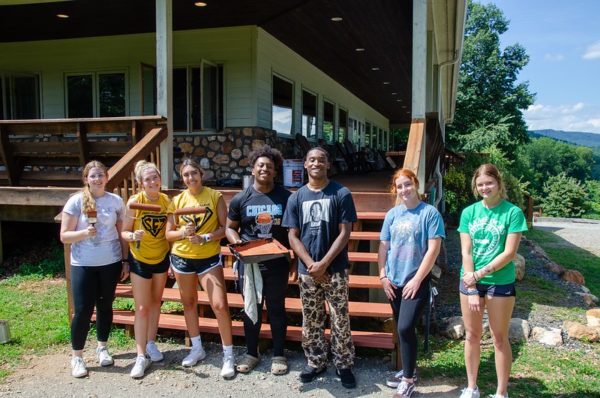 Freshman take part in Day of Service projects Sunday.