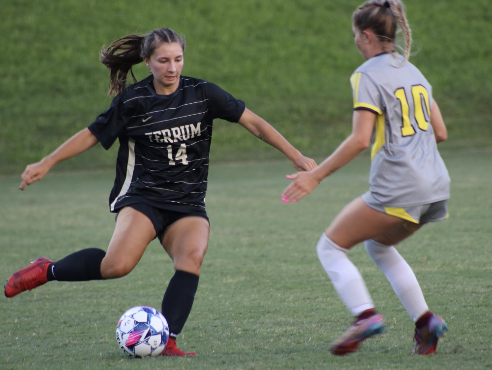 Senior, Aubrie Hixon in pre-season scrimmage against Carolina University.