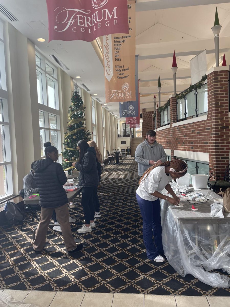 As a bit of a brain break, students gather in the Franklin Hall Atrium to pain, sculpt, and make bracelets with the REC-314 class.