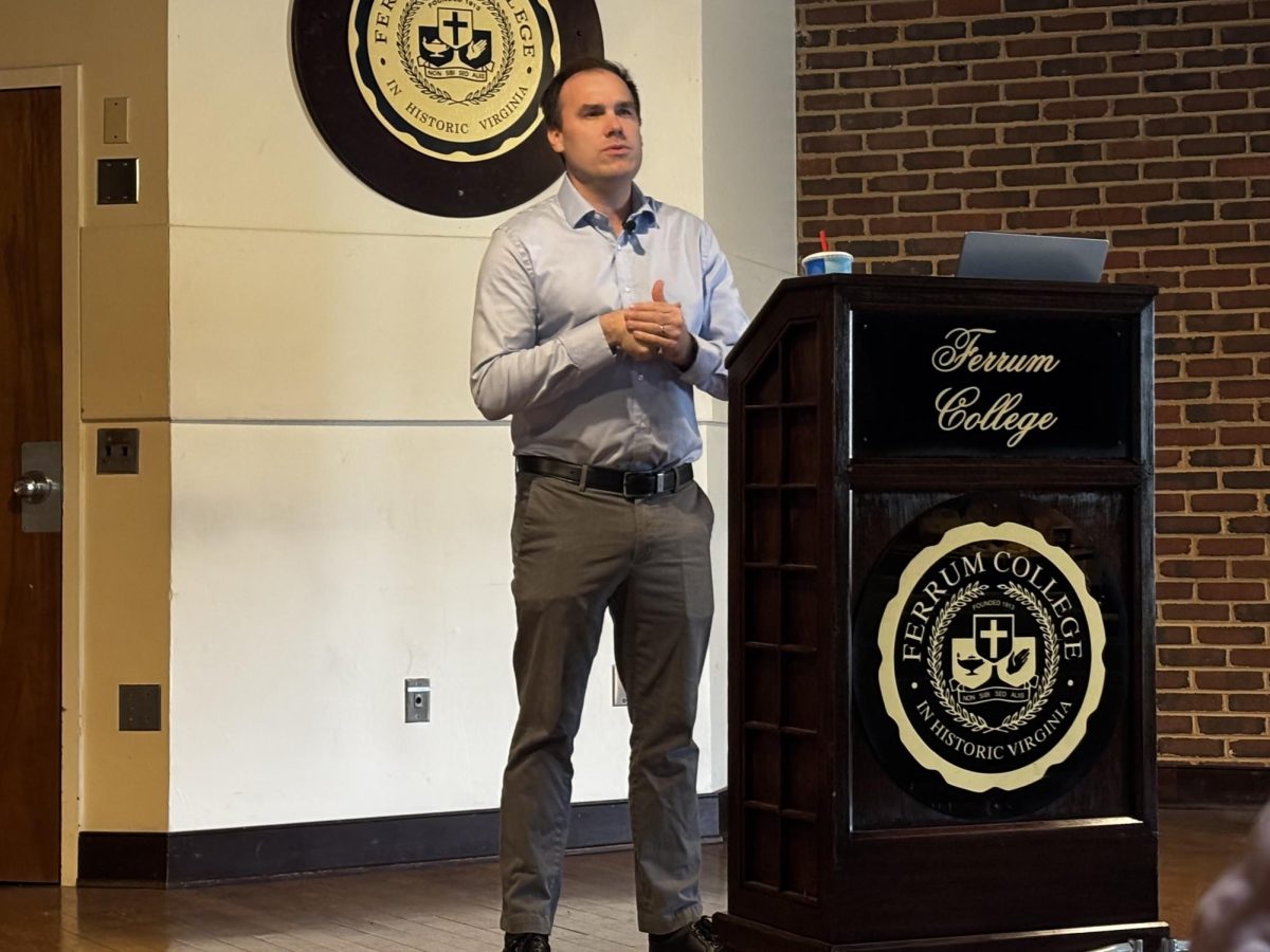 Andy Bitter speaks with aspiring journalists at Ferrum College last Wednesday.